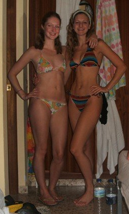 British girls showing their sexy legs — 52
