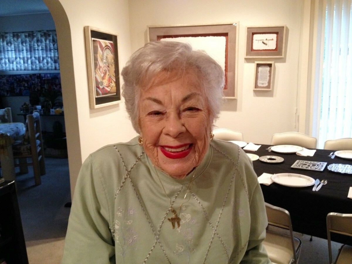 Oldslut with red lipstick — 28