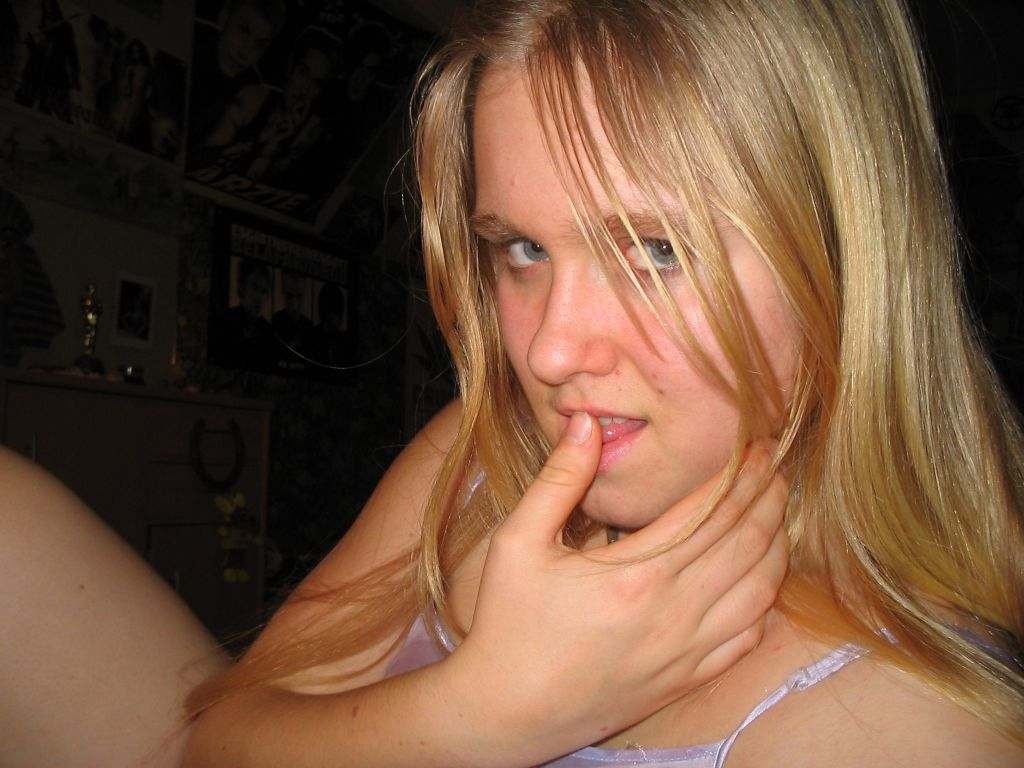Chubby German teen posing at home — 11