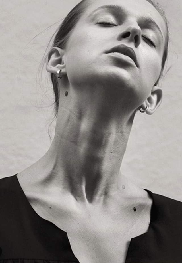 Necks, skinny bitches and bondage — 6